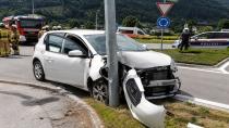 Nenzing'de 80 yaşındaki sürücü direğe çarptı