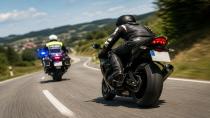 180 km/s hıza çıkan motosiklet sürücüsü polisten kaçamadı