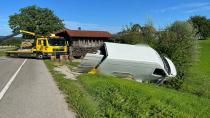 Dornbirn'de Ticari Araç Şarampole Uçtu