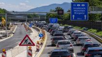 Vorarlberg'de Tatil Trafiğine Çifte Darbe: Yol Çalışmaları Sürücüleri Zorluyor