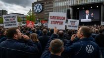 Volkswagen’da büyük kriz: 10 bin çalışan CEO’yu protesto etti